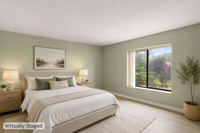 685 Oak St 4-10, Brockton, MA 02301