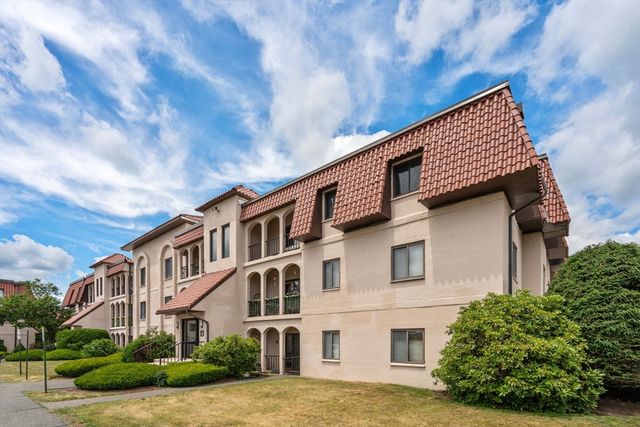 685 Oak St 4-10, Brockton, MA 02301