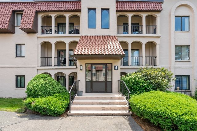 685 Oak St 4-10, Brockton, MA 02301