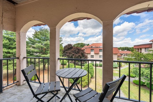 685 Oak St 4-10, Brockton, MA 02301