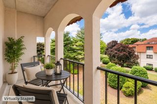 685 Oak St 4-10, Brockton, MA 02301