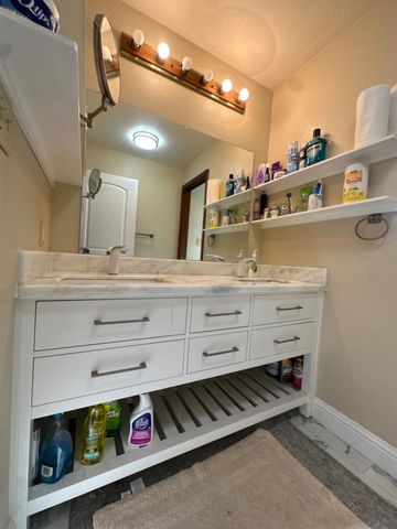 2502 Canyon Creek Dr, Stockton, CA 95207