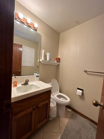 2502 Canyon Creek Dr, Stockton, CA 95207