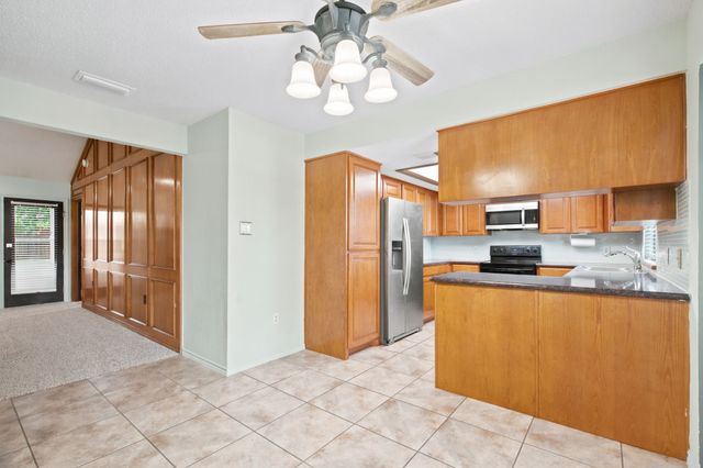 927 Freestone Drive, Arlington, TX 76017