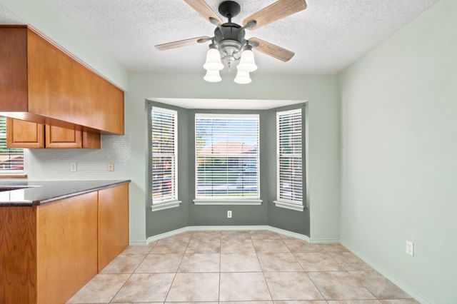 927 Freestone Drive, Arlington, TX 76017