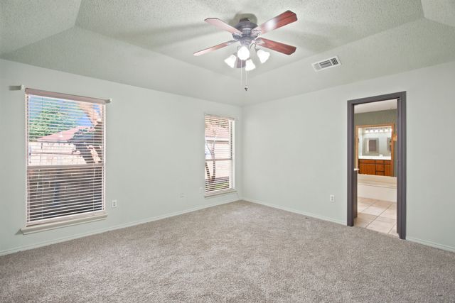 927 Freestone Drive, Arlington, TX 76017