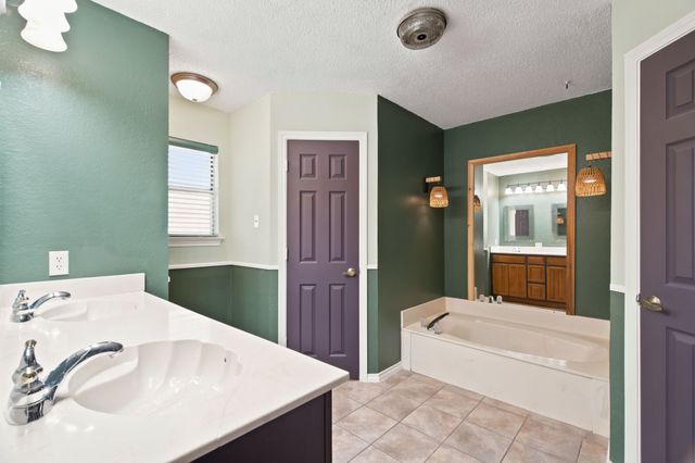 927 Freestone Drive, Arlington, TX 76017
