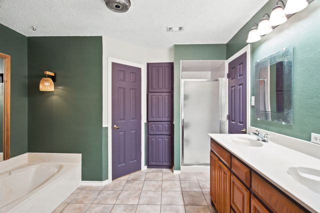 927 Freestone Drive, Arlington, TX 76017