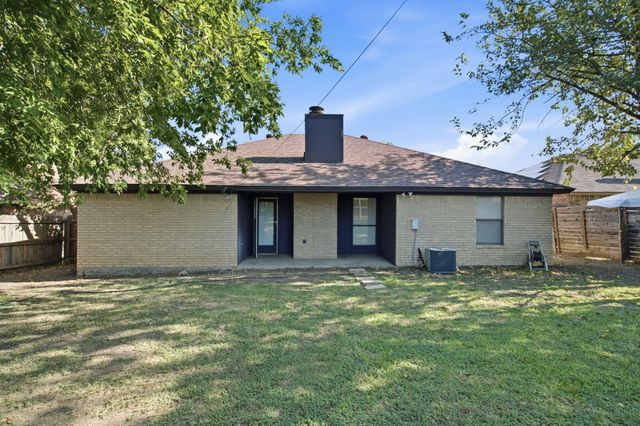 927 Freestone Drive, Arlington, TX 76017