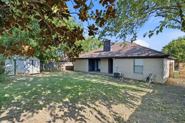 927 Freestone Drive, Arlington, TX 76017