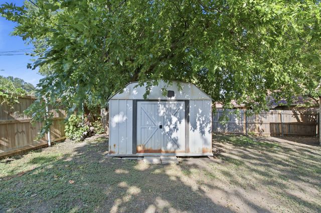 927 Freestone Drive, Arlington, TX 76017
