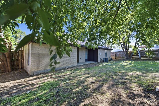 927 Freestone Drive, Arlington, TX 76017