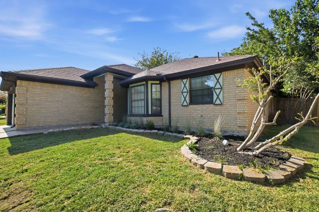 927 Freestone Drive, Arlington, TX 76017