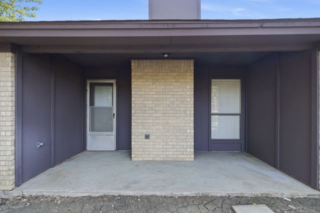 927 Freestone Drive, Arlington, TX 76017