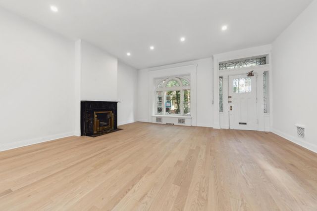 38 W 11TH Street, New York City, NY 10011