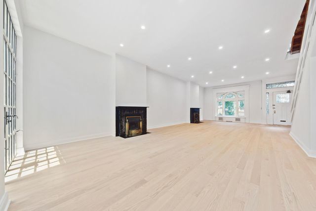 38 W 11TH Street, New York City, NY 10011