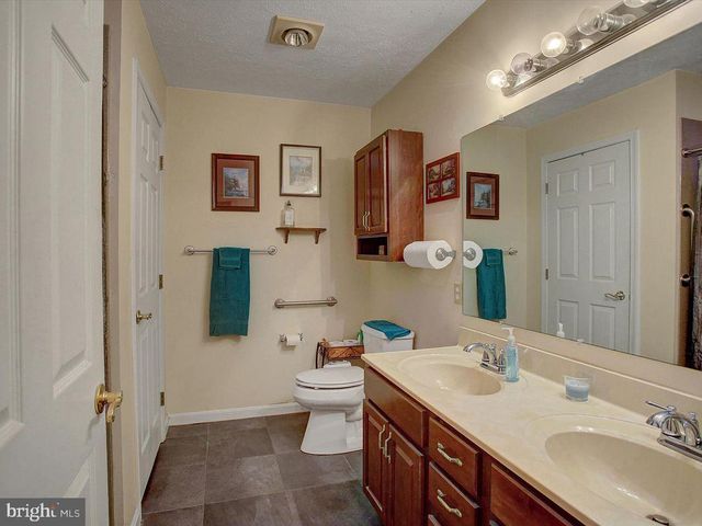 2355 MAJESTIC COURT, Chambersburg, PA 17202