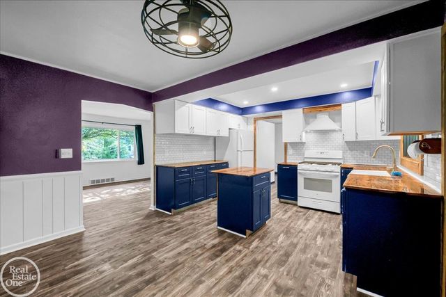 52161 Brentwood Drive, Shelby Twp, MI 48316