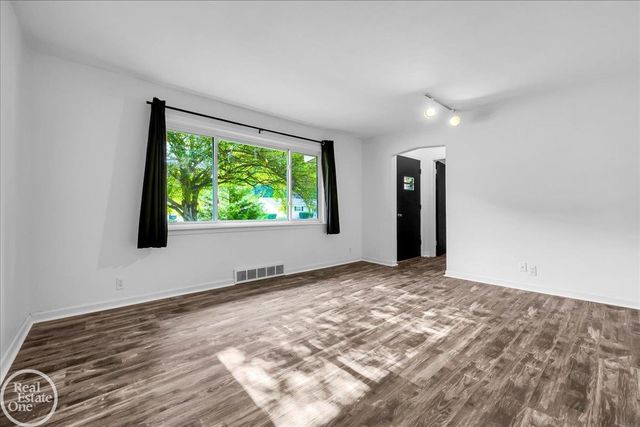 52161 Brentwood Drive, Shelby Twp, MI 48316