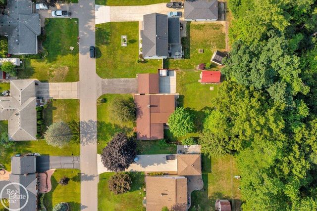 52161 Brentwood Drive, Shelby Twp, MI 48316