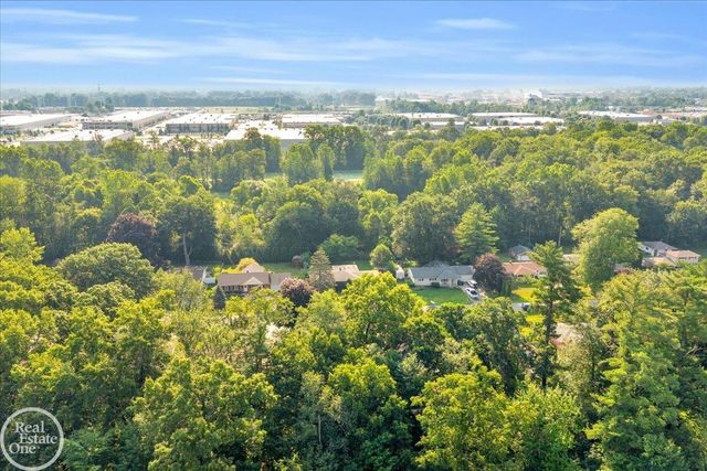 52161 Brentwood Drive, Shelby Twp, MI 48316