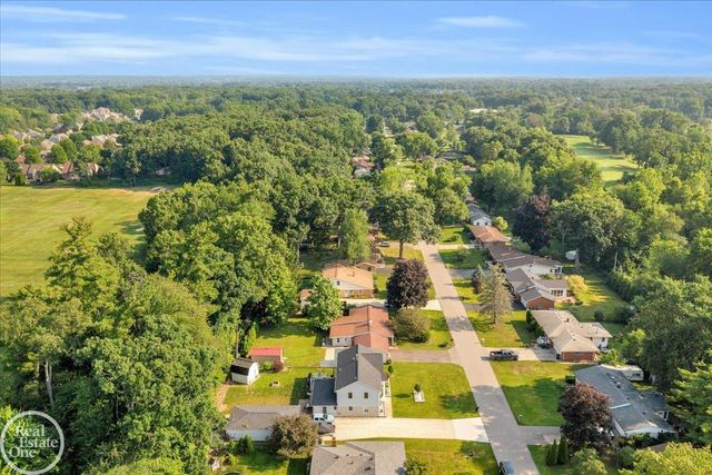 52161 Brentwood Drive, Shelby Twp, MI 48316