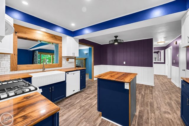 52161 Brentwood Drive, Shelby Twp, MI 48316