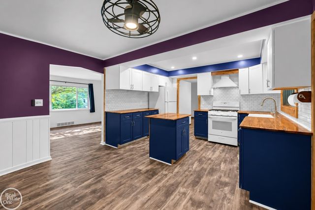 52161 Brentwood Drive, Shelby Twp, MI 48316