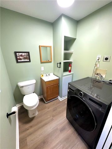 10721 Crestview Dr, North Huntingdon, PA 15642