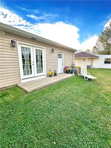 10721 Crestview Dr, North Huntingdon, PA 15642