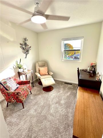 10721 Crestview Dr, North Huntingdon, PA 15642