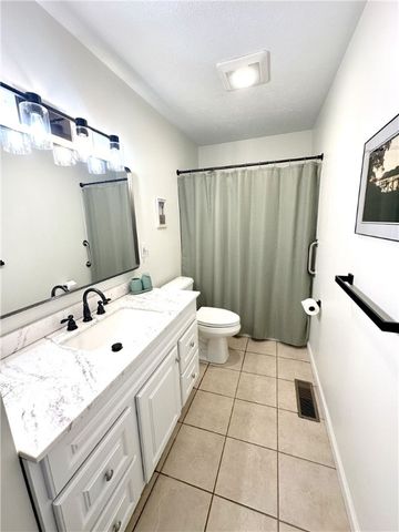 10721 Crestview Dr, North Huntingdon, PA 15642