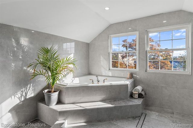 6225 Stahelin Avenue, Detroit, MI 48228