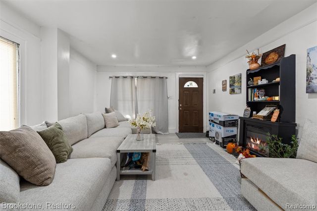 6225 Stahelin Avenue, Detroit, MI 48228