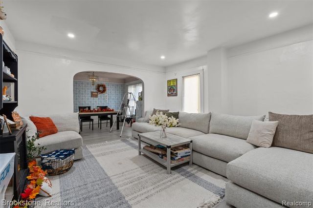 6225 Stahelin Avenue, Detroit, MI 48228