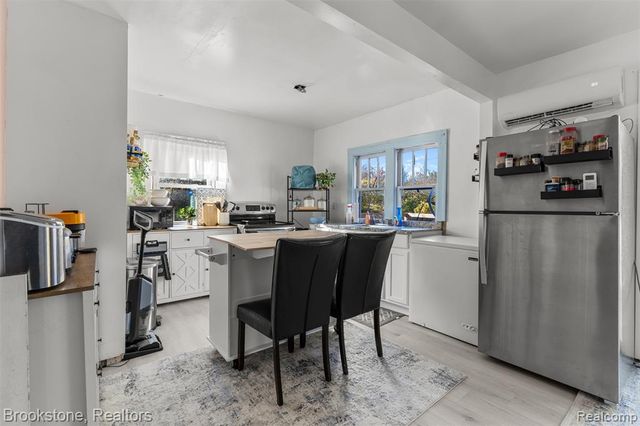 6225 Stahelin Avenue, Detroit, MI 48228