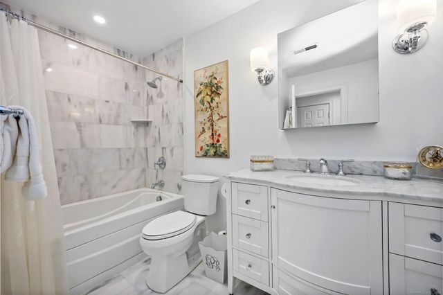 171 Rowayton Woods Drive 171, Norwalk, CT 06854