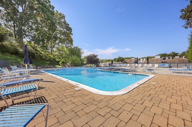 171 Rowayton Woods Drive 171, Norwalk, CT 06854