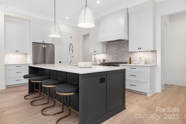 514 W Cama Street, Charlotte, NC 28209