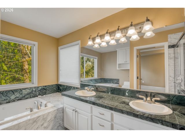 9583 Nw RANDALL Ln, Portland, OR 97229