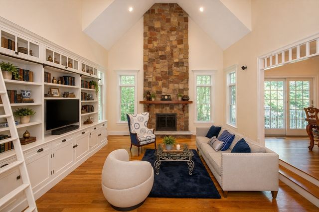 17 Saddle Ln, Hanover, MA 02339