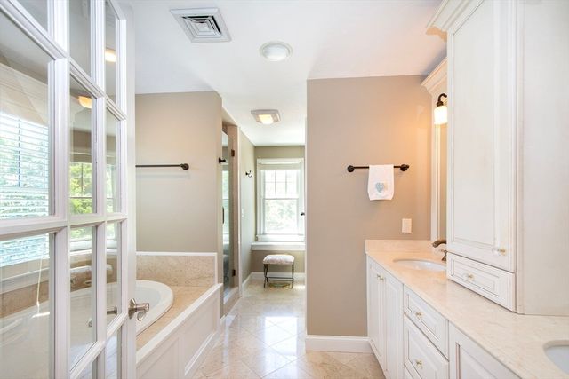 17 Saddle Ln, Hanover, MA 02339