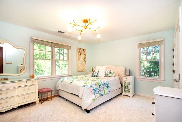 17 Saddle Ln, Hanover, MA 02339