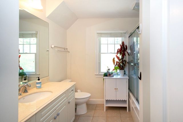 17 Saddle Ln, Hanover, MA 02339