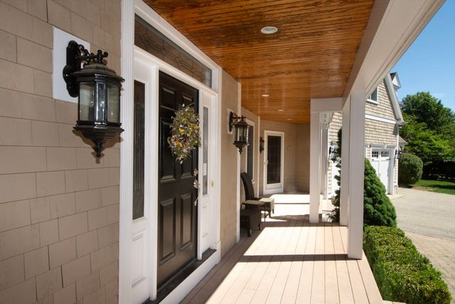 17 Saddle Ln, Hanover, MA 02339