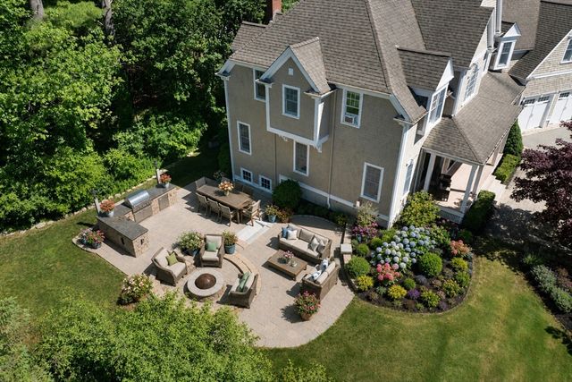 17 Saddle Ln, Hanover, MA 02339