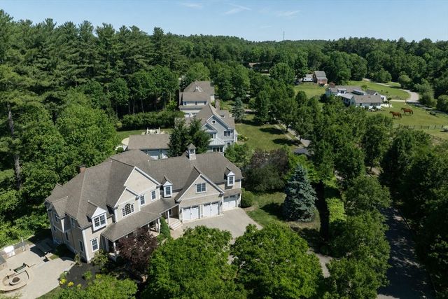 17 Saddle Ln, Hanover, MA 02339