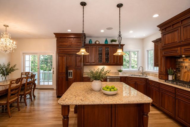 17 Saddle Ln, Hanover, MA 02339