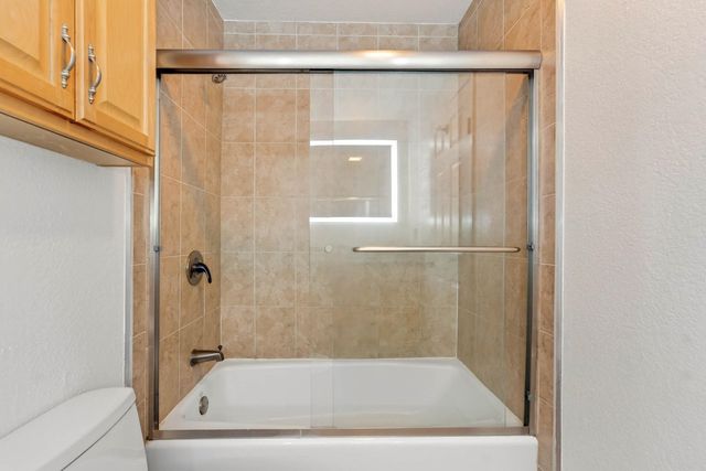 55 Fairmount Ave 104, Oakland, CA 94611