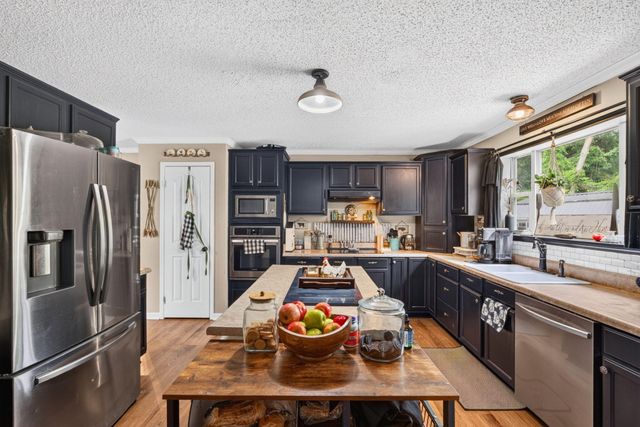 146 Glen Street, Summerville, SC 29483